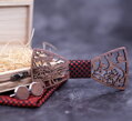 Wooden bow tie with handkerchiefs and cufflinks Gaira 709091